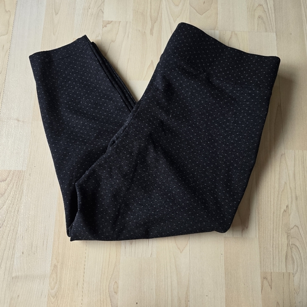 Torrid Dotted Pull On Capris Size 1